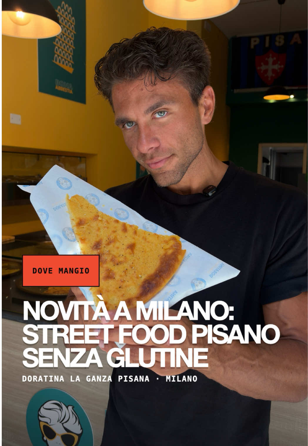 Nuovo street food pisano 100% SENZA GLUTINE a Milano 🌾 La cosa più bella è che qui non trovate soltanto qualche alternativa gluten free: l’intero locale e tutti i prodotti del menù sono completamente senza glutine. La protagonista è la cecina, che in Liguria chiamano farinata, ma a Pisa è praticamente una religione. 💛 Viene preparata con farina di ceci, acqua, olio e sale, cotta ad alta temperatura e servita appena sfornata con l’immancabile pepe. Crosticina fuori, morbidissima dentro: buonissima. 🤤 Fanno anche la Pisellina, una schiacciata preparata con farina di piselli, più delicata e leggermente dolce. Naturalmente sempre senza glutine. 🫛 La cecina si può mangiare anche dentro una schiacciata croccante e qui prende il nome di Doratino. Il nome nasce da un’antica leggenda pisana: durante l’attacco dei Saraceni del 1004, ceci e olio gettati dalle finestre si mescolarono e seccarono al sole, dando vita alla cecina, “l’oro di Pisa” che i Saraceni non riuscirono a rubare. 🏆 Poi c’è il leggendario Quartino, la classica pizza pisana in teglia con pomodoro, acciughe, capperi e parmigiano. Niente mozzarella: viene cotta direttamente nella teglia, rigirata e servita bella sugosa. Un piatto povero, ma micidiale. 🍕 Abbiamo provato anche il “Pisa dentro Pisa”, ovvero il Quartino ripieno di cecina e mozzarella: illegale. E il Quartino corretto, la versione tradizionale senza mozzarella e ripiena di cecina. Più pisano di così è difficile. 😂 E ovviamente il tutto va accompagnato con una bella spuma bionda. Manda questo reel a un amico/a con cui vorresti provarlo. 🥤 Siamo da Doratina – La Ganza Pisana, in via Marcello Malpighi 3, zona Porta Venezia, a Milano 📍 @doratinalaganzapisana adv #dovemangiareamilano #milanofoodporn #milanofood #senzaglutineitalia #ristorantimilano  Doratina La Ganza Pisana | street food senza glutine Milano | locale 100% gluten free Milano | nuovo locale senza glutine Milano | ristorante gluten free Milano | cecina pisana | farinata senza glutine | Pisellina | schiacciata con farina di piselli | Quartino pisano | pizza senza glutine Milano | Doratino | spuma bionda | dove mangiare