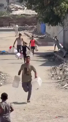 Sanggupkah kita bertahan jika sehari saja hidup sebagai warga Gaza? ​Mandi susah air, lapar tapi tak ada makanan, hingga mau istirahat pun rumah sudah rata dengan tanah. Belum lagi bayang-bayang trauma dan ancaman ledakan yang bisa datang kapan saja. ​Apa yang bagi kita sekadar kebutuhan dasar sehari-hari, bagi mereka adalah perjuangan hidup dan mati. ​Karena itu, tetaplah peduli dan terus suarakan kemerdekaan Palestina. Bersama Al-Quds Volunteers Indonesia, mari bantu kurangi beban saudara kita dan menjadi secercah harapan di tengah keterbatasan. Scan QR atau kirim kepedulianmu ke saluran berikut. 🏦 𝐁𝐒𝐈: 𝟑𝟔𝟗 𝟑𝟔𝟗 𝟎𝟎𝟎𝟒 (An. AVI Peduli Kemanusiaan)  🏦 𝐌𝐚𝐧𝐝𝐢𝐫𝐢: 𝟏𝟐𝟕 𝟎𝟎 𝟕𝟐𝟐𝟑𝟑𝟒𝟕 𝟗 (An. Yayasan Al Quds Volunteers Indonesia) 𝗞𝗼𝗻𝗳𝗶𝗿𝗺𝗮𝘀𝗶: 📱 𝟬𝟴𝟵𝟱 𝟯𝟮𝟬𝟮 𝟳𝟵𝟯𝟮𝟯 📱 𝟬𝟴𝟭𝟭 𝟴𝟮𝟬𝟭 𝟵𝟲 📍Office : Jl. Kebagusan II No. D5, Jakarta Selatan #berbagikebaikan #donasigaza #palestina #freepalesti̇ne #alqudsvolunteersindonesia 