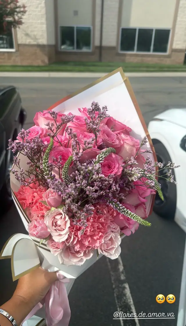 DM Flores.de.amor.va to book! #fyp #dmvflorist #pink #flowerbouquets #ramo