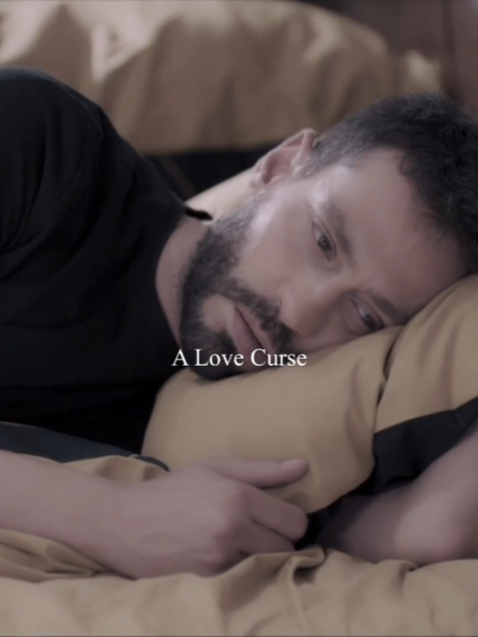 He remains hopeless 😞🫂 #ekinkoç #muhtemelaşk #ayçaayşinturan #MuhtemelAşk #defkad #ايتشا_توران #حب_محتمل #اكين_كوتش