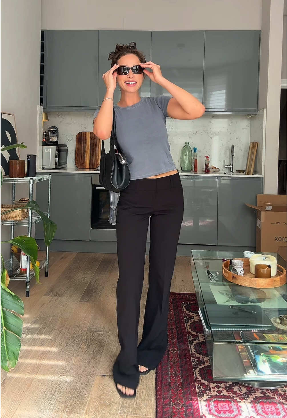 These trousers 😮‍💨😮‍💨😮‍💨 #OOTD #capsulewardrobe #90sminimalism 