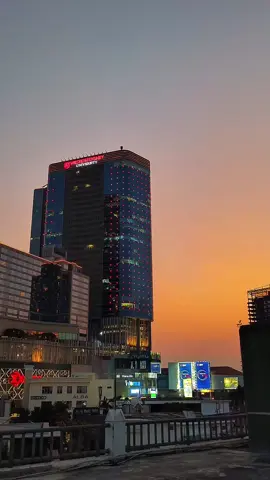 tunjungan bagian premium #fyp #masukberanda #surabaya #sunset 