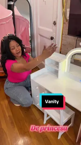 El vanity perfecto para la princesa de la casa!! Viene con luces en su espejo y su silla #tiktokshopcreatorpicks #securepayeveryday #sohochic #chrismasgifts #vanity @Garvee-HomeLife 