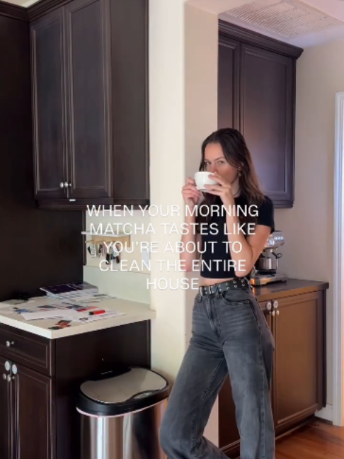 Who else needs to start their day with a matcha to get the motivation to clean 🙋‍♀️🌸 #ecofriendlycleaning #nontoxicliving #cleaningroutine #relatablecleaning #sustainablecleaning