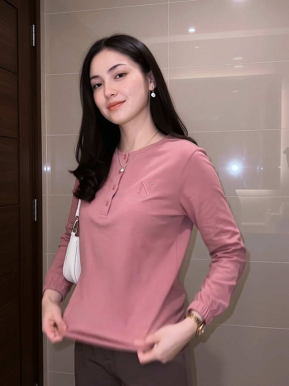 Rekomendasi kaos kancing atas #kaoswanita #kaoskancing #outfitideas 
