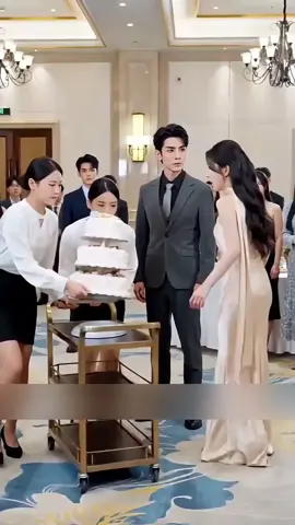 Mantan yang Dulu Diremehkan, Kini Tak Berdaya di Hadapan Istri Presiden.  #alurcerita #alurceritafilm 