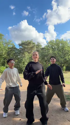 why are they looking at me like that ? dc @𝙀𝙢𝙧𝙚 