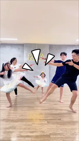Đội này mạnh hông cô chú ơi 😆😆 #khanhthiphanhien #kubiannalisa