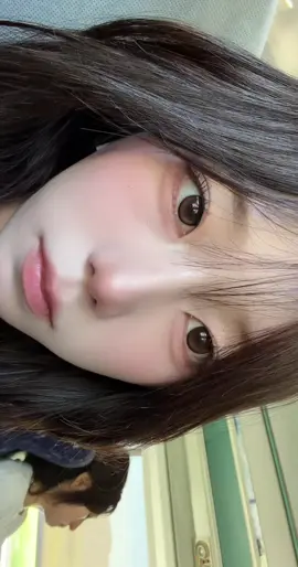 🤎 오렌즈 레인모카 🤎 차분한 딥 브라운에 은은한 모카 하이라이트가 더해져 촉촉한 물광 눈빛 완성✨ 데일리로 착용하기 좋은데 눈매는 또렷해 보여서 요즘 손이 자주 가는 렌즈! 📅 9/18~9/27 오렌즈 추석 프로모션 진행 🎁 컬러 한달용 1팩 구매 시 2팩 증정! (레인모카 포함) #협찬 #오렌즈 #레인모카 #물광렌즈 #렌즈추천