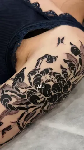 Blast over black Chrysanthemum 🖤 So much fun using my black flowers for partly cover ups and blast overs!  #flowertattoo #coveruptattoo #blacktattoo #darktattoo #tattooartist 
