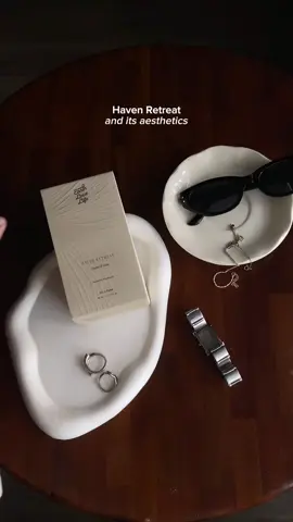 Good for the eyes, nice for the nose. It's time to get yourself a decent perfume by checking it out below⬇️  #EarthLoveLife #EarthLoveLifeEDP #MoodBoostingFragranceTM #HavenRetreat #ELLofficial 