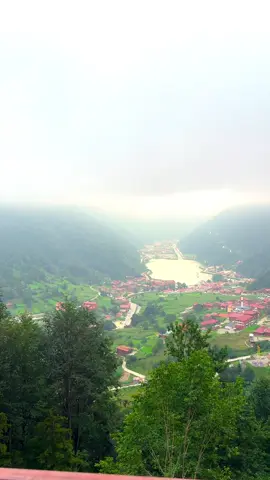 هل سبق لك أن زرت أوزونغول؟ 🤩🌿 ولو أتيحت لك الفرصة لزيارتها، من تختار أن يأتي معك؟ ❤️🎡 اكتب اسم الشخص الذي تتمنى أن تعيش معه هذه اللحظة في التعليقات 👇✨ #تركيا #طرابزون #أوزنجول #الشمال_التركي #طبيعة 