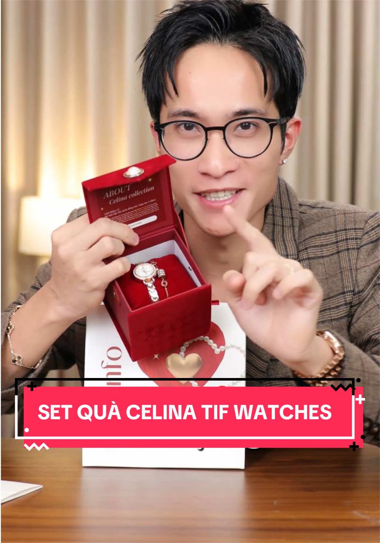 Ai đang cần bí quyết cua ghệ thì đây chính là set quà mà Lép gợi ý cho tất cả anh em nè. Đây là Tif Watches, thương hiệu cực kỳ nổi tiếng với những set đồng hồ và vòng tay như thế này. Họ chọn đúng màu rose gold nên đeo lên da bật tone cực đẹp luôn. Mặt đồng hồ có lớp vân xà cừ ánh lên 7 màu rất bắt sáng, còn phần charm trên cổ tay có 1 cục charm master to đùng nhìn xịn lắm. Set quà này đủ để anh em đem tặng trong first date, ngày kỷ niệm hay bất kỳ 1 dịp nào cũng đều rất oke. Ai đang muốn level up tình yêu thì đây là món quà cực phù hợp luôn đó nha @TIF WATCHES & JEWELRY  *Mình nhận hoa hồng từ các nhãn hàng khi bán/giới thiệu/trải nghiệm/quảng cáo các sản phẩm được liên kết với video này* #lepthelittlekid #learnontiktok #QuảngCáo #HợpTácThươngMại #quatang 