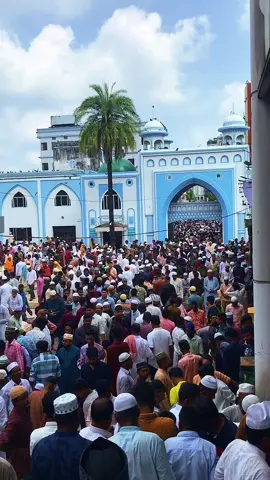 ৭০০ বছরের ঐতিহ্য হজরত শাহজালাল (রহঃ) এর পবিত্র মাজার যিয়ারত।