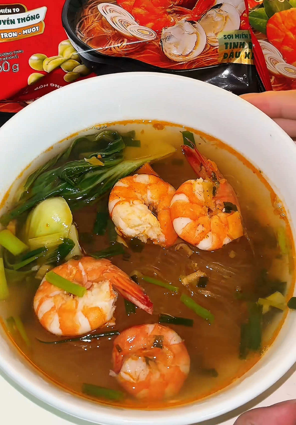 - Chua chua cay cay thơm vị tomyum lắm😋 #mienlauthaivifon #lauthaitomyum #anvatdemkhuya #vairalvideo #vifon 