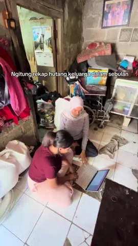 Hutang 300 juta dengan gaji umr gimana bayar nya??😭 #fyp #sandwichgeneration #anakpertama #viral 