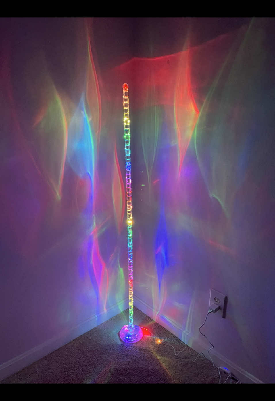 Okayyy this light just completely changed the vibe of the room 😍✨ The colors, the effects, the glow… I’m obsessed! 🌈💡 #moodlighting #AmbientLighting #LEDLights #FloorLamp #LightingIdeas  