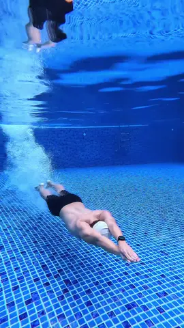 Team bơi phọt phẹt nhưng xuống nước cứ phải nét 🤭 #swimming #boiloi #dolphinkick #songthan 