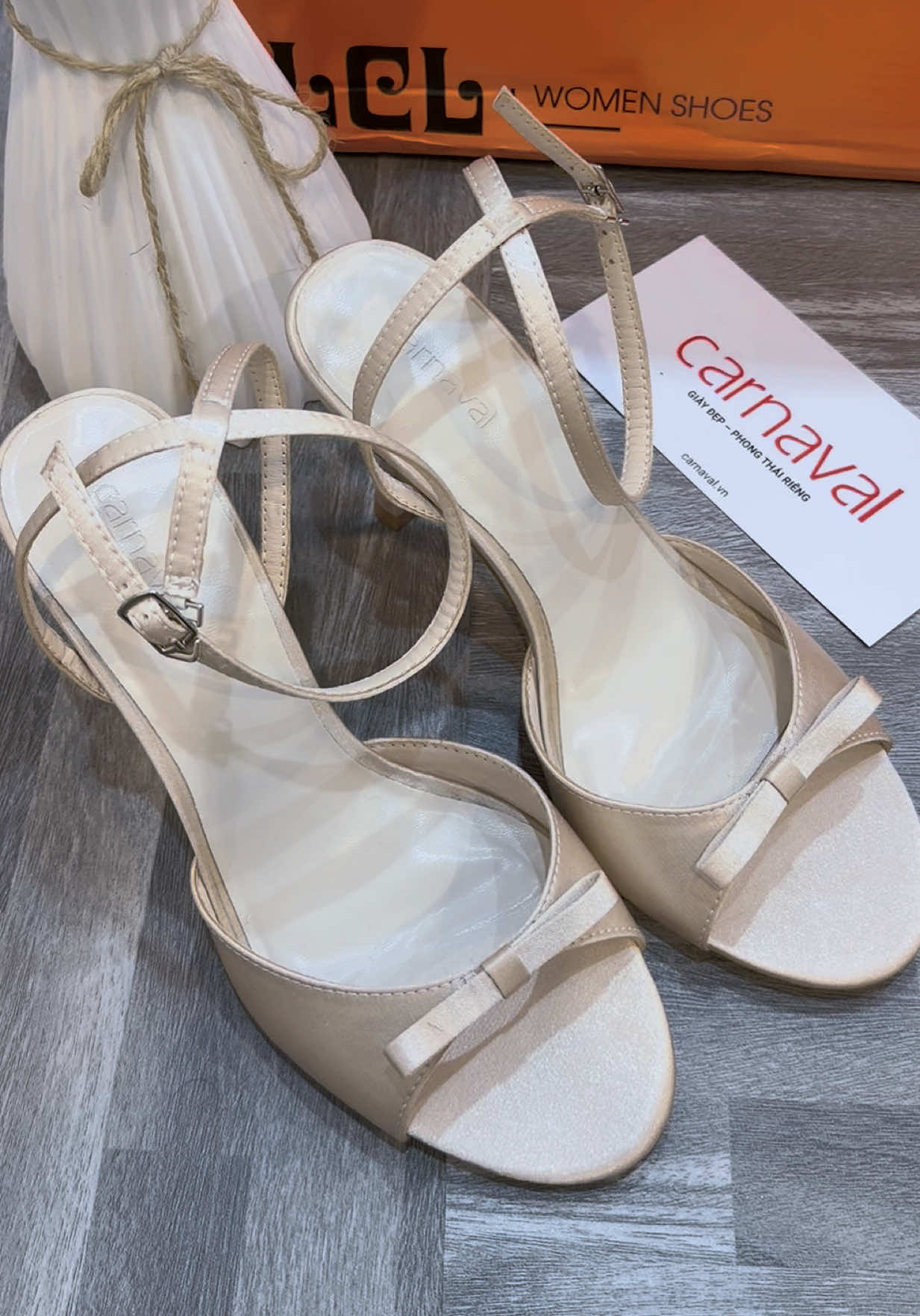 ✅ Cao gót chính hãng Carnaval nhìn sang xịn quá trời luôn mấy bà ơi 😭🔥 559K nay sale còn 3XX thì săn lẹ nha, chậm tay là về giá cũ tiếc lắm đó 🥹 #carnaval #caogotnu #giaycaogot #giaydepnu #xuhuong