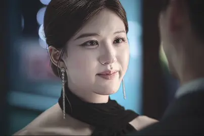 Bao nhiêu thiệt thòi, em đã lần nào than vãn hay trách anh chưa.??? Bao nhiêu mệt mỏi, em đã lần nào cáu gắt hay lớn tiếng với anh chưa...??? Bao nhiêu tủi thân, em đã vì thế mà bỏ mặc anh không màng tới lần nào chưa...??? Em vẫn luôn ở đó, vẫn luôn sẵn sàng khi anh cần đến, một lần cũng không nỡ chối từ...? Em khổ như vậy sao anh chẳng thương...??? Đời đã bạc sao anh còn nỡ bạc với em...??? Về tính cách của em thì em nợ anh 1 lời xin lỗi. Còn về tình yêu em dành cho anh, thì anh nợ em ngàn lời xin lỗi..!!! 