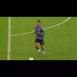 #cristianoronaldo #رونالدو #ronaldo #مصمم_فيديوهات🎬🎵 #fyppppppppppppppppppppppp يتميز كلام كريستيانو رونالدو بالإنجليزية بالثقة والمباشرة، حيث يركز على العقلية الانتصارية، العمل الجاد، وتجاوز التحديات. يشتهر بعبارات مثل 