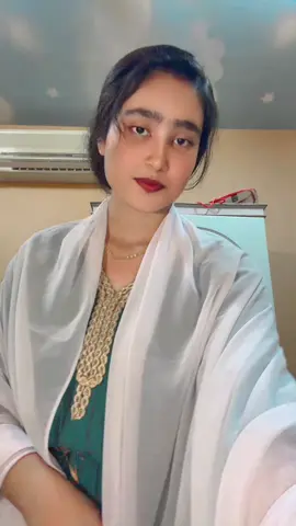 নাচ নাচ কোমর টা হেলে দুলে😁@shathi223 #foryou #viralvideo #bdtiktokofficial #trending #oman 