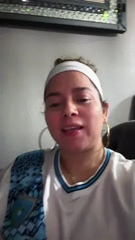 Es lindo tener estos lazos tan fuertes con mis hijos porque yo nunca tuve el amor ni el cariño de mis padres y ahora yo disfruto ser madre @Dunia Santos 😊😊