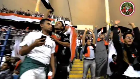 الجماهير اليمنية تبدأ شراء تذاكر خليجي 27 قبل انطلاق البطولة بأسبوع… فهل يتكرر الحضور الاستثنائي الذي صنعته الجماهير اليمنية في خليجي 22 بالسعودية، وكان أحد أبرز عوامل نجاح البطولة؟ وهل نشهد في جدة مشهدًا جديدًا يليق بحكاية الجمهور اليمني؟ #creatorsearchinsights 