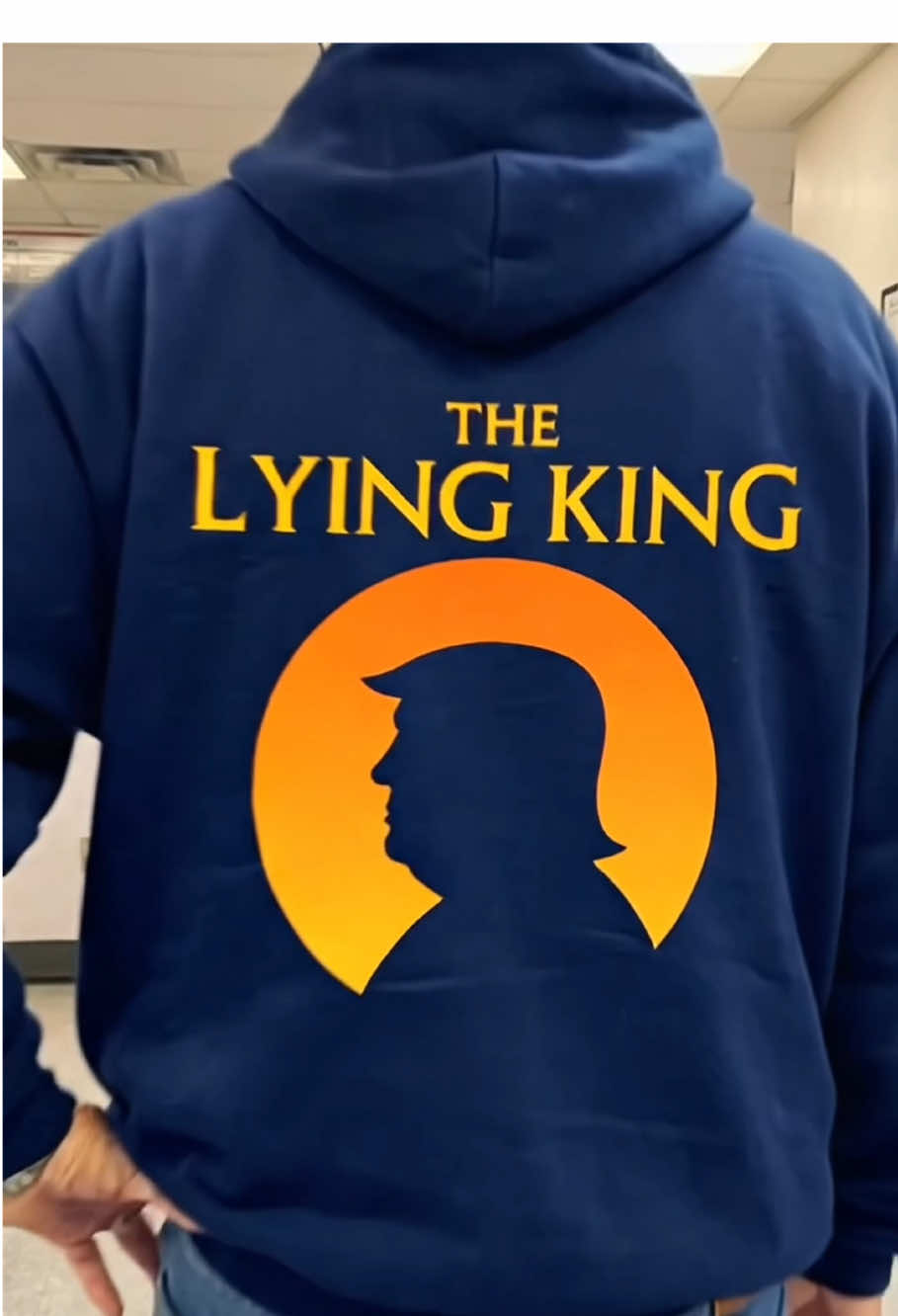 The lying king 🤥 #funnyhoodie #thelyingking #fdt #fyp #viral 