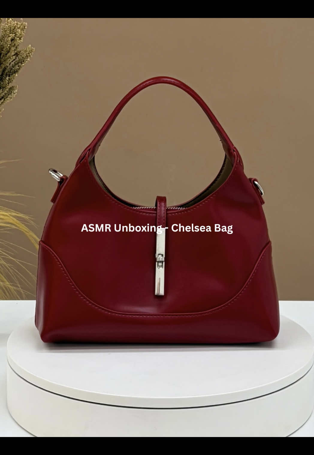 POV: unboxing the prettiest red bag lately ❤️ #jimshoneyofficial #taswanita 