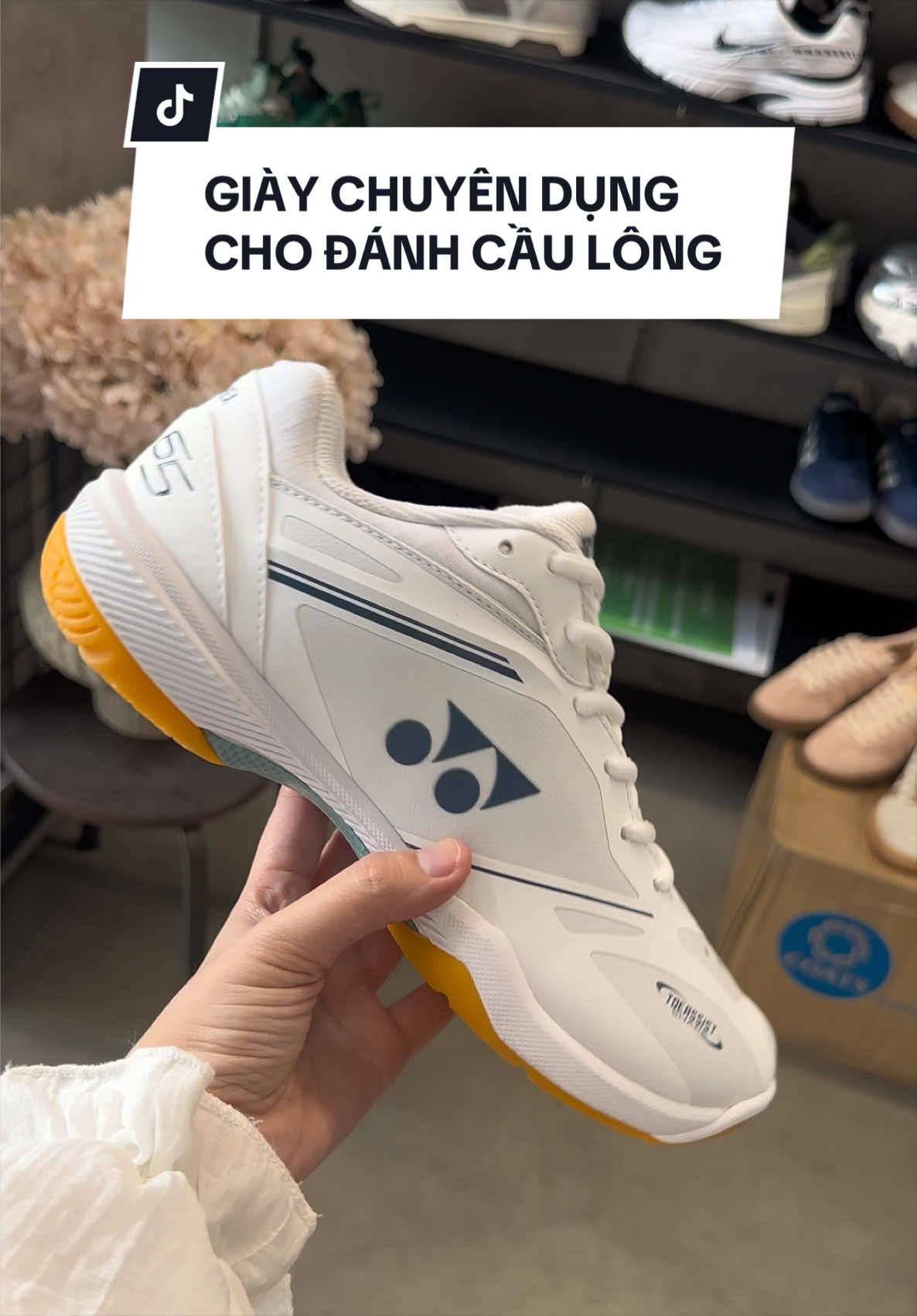 Giày cầu lông không phải cứ đẹp là chốt nha mấy vợ 👀 Yonex 65Z4 – form đẹp, êm chân, hỗ trợ giảm chấn và ổn định khi di chuyển trên sân 🏸 Em này đang có trưng bày tại shop, anh em muốn thử form thì ghé trực tiếp nha! #Yonex65X4 #cocosssi446tansonnhi #GiayCauLong#GiayCauLongadminton