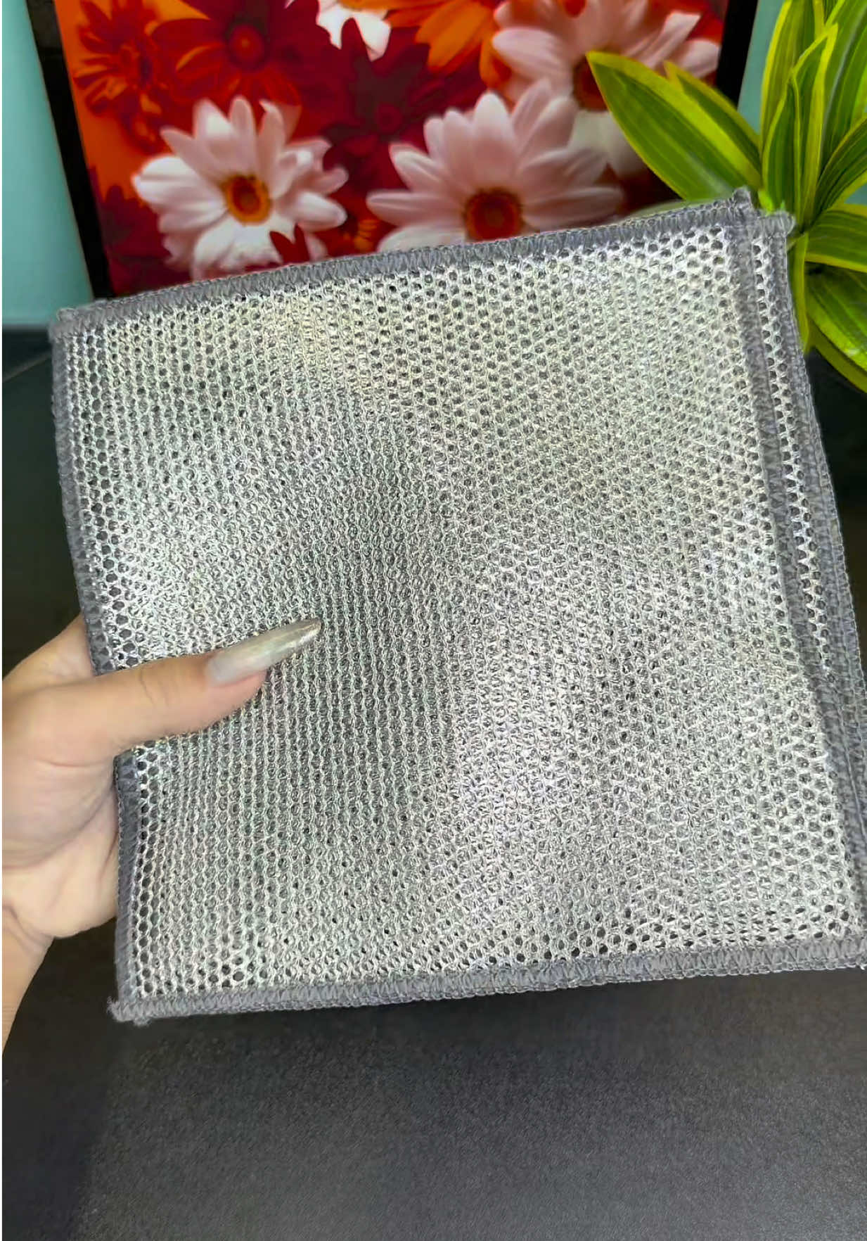 Nhà ai hay ăn chén thì mua miếng rửa chén dây kim loại này về xài đi anh chị