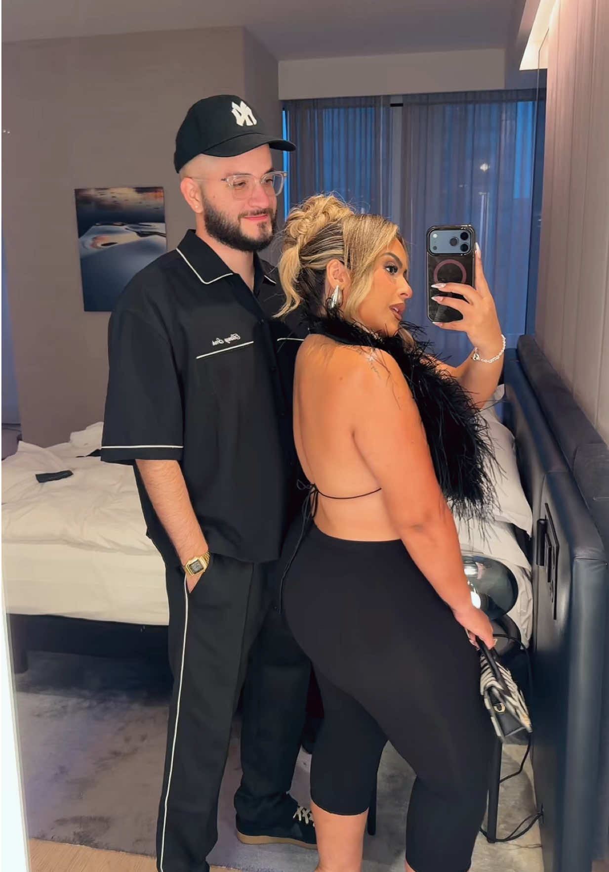 Like please… Jovi’s parents are outside and fly as always. ⚡️ #couplesoutfits #couplegoals 