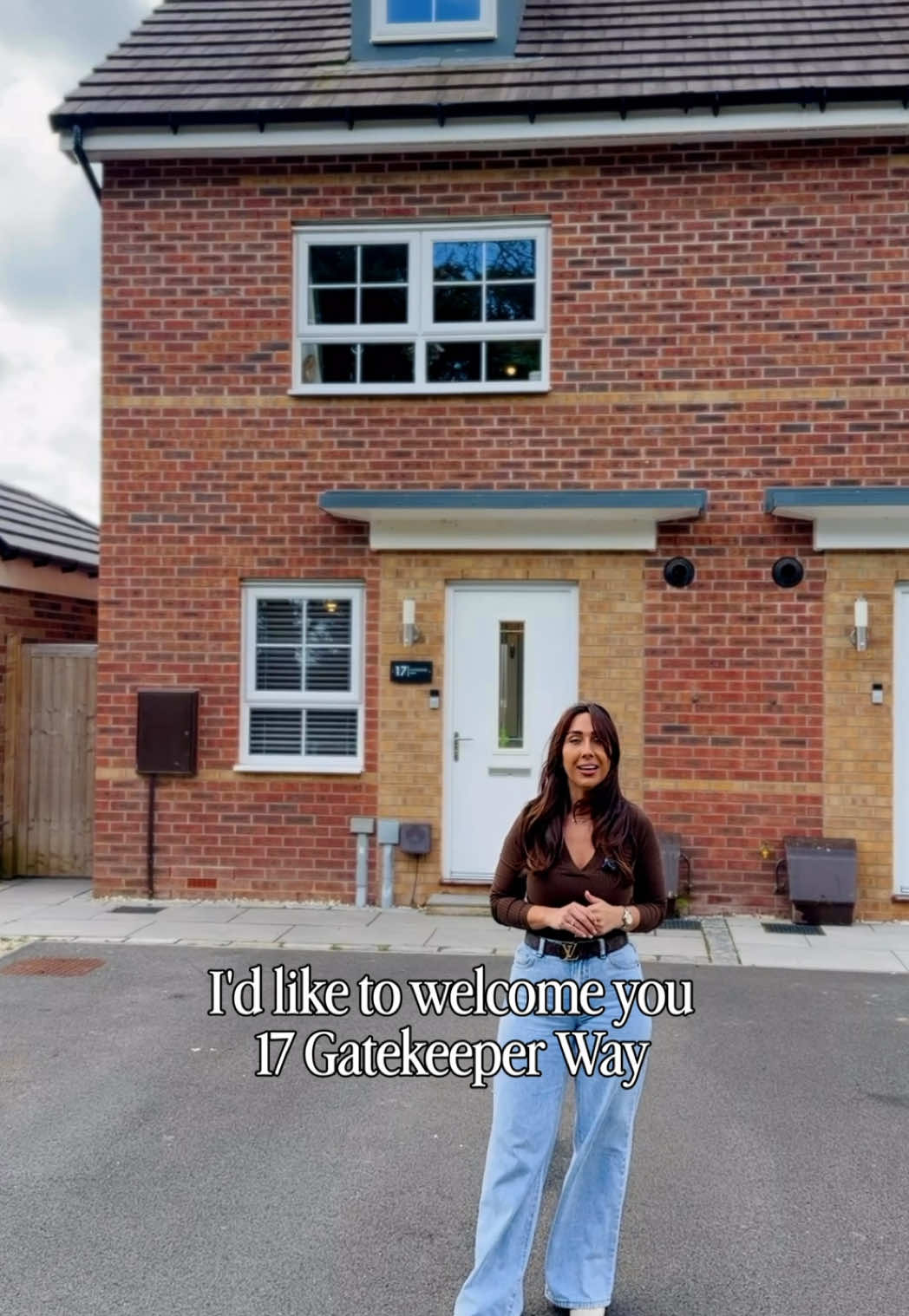 🌳 WOODLAND VIEWS RIGHT ON YOUR DOORSTEP… NOW THAT’S A SETTING. 👀🏡 Overlooking woodland from the front, this beautifully presented three storey home offers a peaceful outlook you simply don’t get with every new-build development. 🛏️ Four bedrooms across three floors 🌳 Woodland views & nature right outside ✨ Beautifully presented throughout 🍽️ Modern kitchen/diner with French doors to the garden 🛋️ Spacious first-floor living room 🛁 Principal bedroom with fitted wardrobes & en-suite 🚿 Modern family bathroom 🌿 Landscaped rear garden with porcelain patio & lawn 🚗 Driveway parking for two vehicles 🔑 No onward chain 📍 Popular Gateford location Imagine stepping outside each morning with woodland and nature immediately around you, while still having everything you need close by. 📍 Gatekeeper Way, Worksop 💷 £260,000 📞 Contact us on 01909 492116 #Houseforsale #Worksop #Gateford #WoodlandViews #PropertyForSale