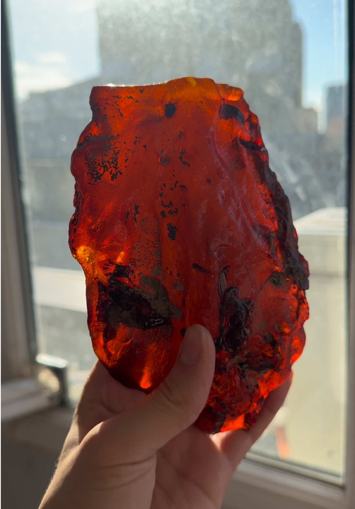 Damla kehribar kaya🟡 yarım ay 🌗  511 gram⚖️ Alişveriş için whatsaptan yazın🤝 #kehribar #amber #keşfet #tesbih #mezat 
