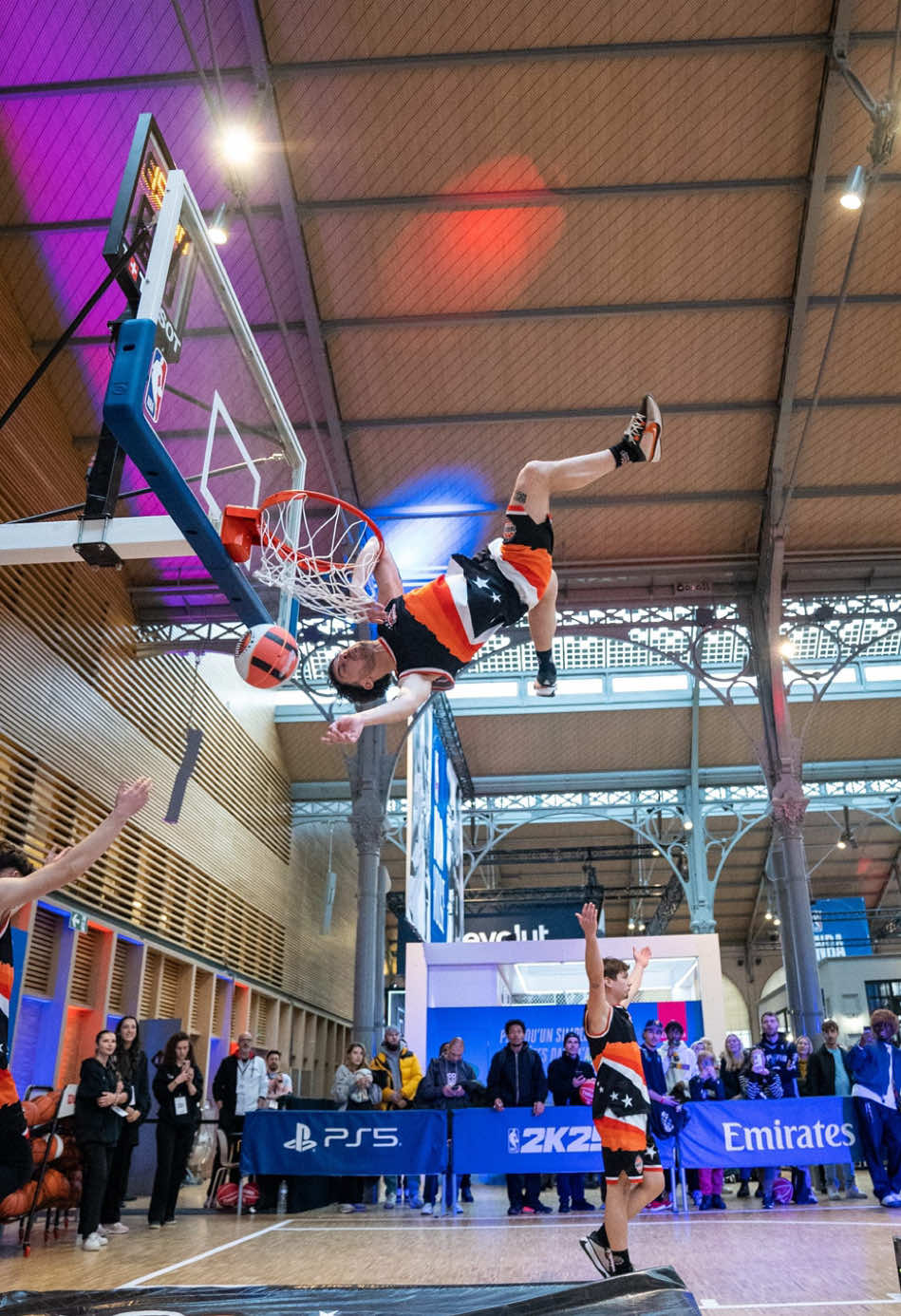 Did you see him !? 👀 We definitely didn’t…🫪 Est-ce que vous l’aviez vu !? Nous, pas du tout…🙈 #funny #viral #basketball