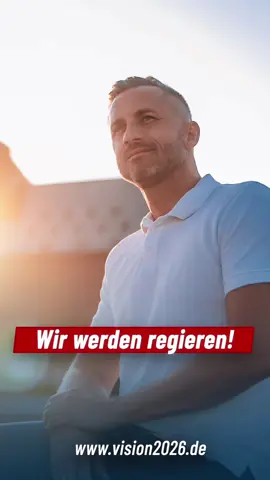 Was passiert gerade in Sachsen-Anhalt? Und wie geht es nach unserem historischen Wahlergebnis weiter? Ich möchte euch heute persönlich mitnehmen. Wo stehen wir? Was ist seit der Wahl passiert? Und wie geht es jetzt weiter? Unser Wahlergebnis hat die politische Landschaft verändert. Die Brandmauer bröckelt. Die AfD ist im ganzen Land fest verankert. An uns kommt niemand mehr vorbei. Seit der Wahlnacht arbeiten wir an unserem Regierungsauftrag. Wir haben allen Parteien die Hand ausgestreckt. Wir wollten gemeinsam über eine positive Zukunft für unser Land sprechen. Viele haben das abgelehnt. Aber wir bleiben ruhig, besonnen und verantwortungsbewusst. Seit der Wahl führen wir intensive Gespräche mit einzelnen Abgeordneten anderer Fraktionen. Und wir sind hier auf einem sehr guten Weg. Unser Ziel ist klar: Wir wollen bis zum Ende des Jahres die erste AfD-geführte Landesregierung in Sachsen-Anhalt möglich machen. Ob und wie das gelingt, wird sich zeigen. Aber: Alles ist möglich. Und wir bleiben nicht tatenlos. Unabhängig von der Regierungsbildung bereiten wir konkrete Anträge und Initiativen vor. Unser starkes Wahlergebnis soll schnellstmöglich politische Veränderungen bewirken. Am 6. Oktober konstituiert sich der neue Landtag. Dann steht bereits ein historischer Schritt an: die Wahl des ersten AfD-Landtagspräsidenten. Ich erkläre euch im Video ausführlich, wo wir aktuell stehen und was jetzt vor uns liegt. Danke für eure Unterstützung!