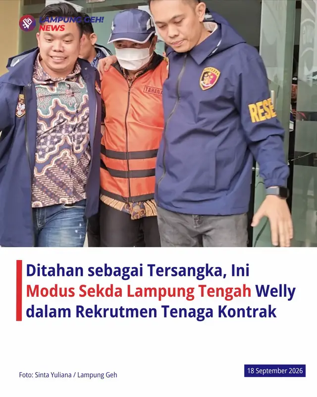 Bandar Lampung – Ditreskrimsus Polda Lampung melakukan penahanan terhadap Sekretaris Daerah (Sekda) Lampung Tengah, Welly Adiwantra, setelah menjalani pemeriksaan sebagai tersangka kasus dugaan korupsi perekrutan tenaga kontrak fiktif di lingkungan Pemerintah Kota Metro. Kasubdit III Tipikor Ditreskrimsus Polda Lampung AKBP Donny Hendridunand mengatakan, penahanan terhadap Welly dilakukan pada Jumat (18/9/2026) setelah penyidik melakukan pemeriksaan lanjutan. “Sudah diantarkan ke tahanan. Sudah dilakukan penahanan hari ini,” kata Donny. Donny menjelaskan, pemeriksaan terhadap Welly merupakan pendalaman dari pemeriksaan sebelumnya. Dalam pemeriksaan tersebut, penyidik mengajukan puluhan pertanyaan kepada tersangka. Welly diketahui datang ke Polda Lampung sekitar pukul 06.30 WIB dan mulai menjalani pemeriksaan sekitar pukul 17.20 WIB. Terkait alasan Welly sempat tidak memenuhi panggilan penyidik sebelumnya, Donny menyebut hal tersebut karena adanya penundaan dari penasihat hukum. “Penundaan saja dari penasihat hukum (PH),” ujarnya. Menurut Donny, penahanan dilakukan karena penyidik menilai syarat subjektif dan objektif dalam hukum acara pidana telah terpenuhi. “Kalau masalah penahanan kan sesuai hukum acara sudah terpenuhi syarat subjektif dan objektif. Untuk itu, kami penyidik melakukan penahanan,” jelasnya. Dalam perkara ini, penyidik mendalami dugaan perekrutan tenaga kontrak yang disebut telah dilarang berdasarkan aturan terkait penataan aparatur sipil negara (ASN). Sementara terkait dugaan adanya aliran uang yang diterima Welly dalam proses perekrutan tenaga kontrak tersebut, Donny mengatakan pihak tersangka masih membantah. “Yang bersangkutan tidak mengakui,” ujarnya. Donny menambahkan, penyidik masih melakukan pendalaman terkait kemungkinan adanya tersangka lain dalam perkara tersebut. “Akan kita lakukan pendalaman,” pungkasnya. Sementara itu, berdasarkan pantauan Lampung Geh, Welly keluar dari ruang Unit IV Subdit III Tipidkor Ditreskrimsus Polda Lampung usai menjalani pemeriksaan pada Kamis (18/9) sekitar pukul 17.20 WIB. Welly terlihat mengenakan rompi tahanan berwarna oranye bertuliskan tahanan. Ia juga tampak menggunakan masker dan topi saat digiring penyidik dengan pengawalan ketat menuju ruang tahanan Polda Lampung. (Yul)