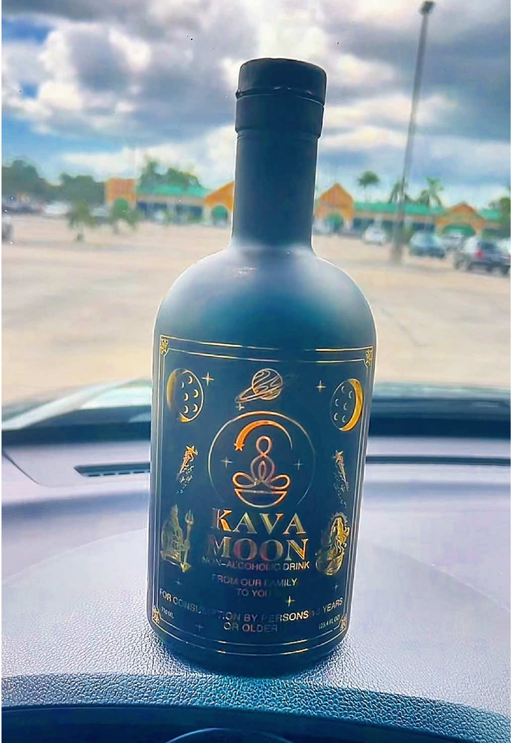 Kava Moon brings a calm, alcohol-free way to take the edge off. Just pour, sip, and let your night slow down. #KavaMoon #Kava #ChillDrink #EveningVibes
