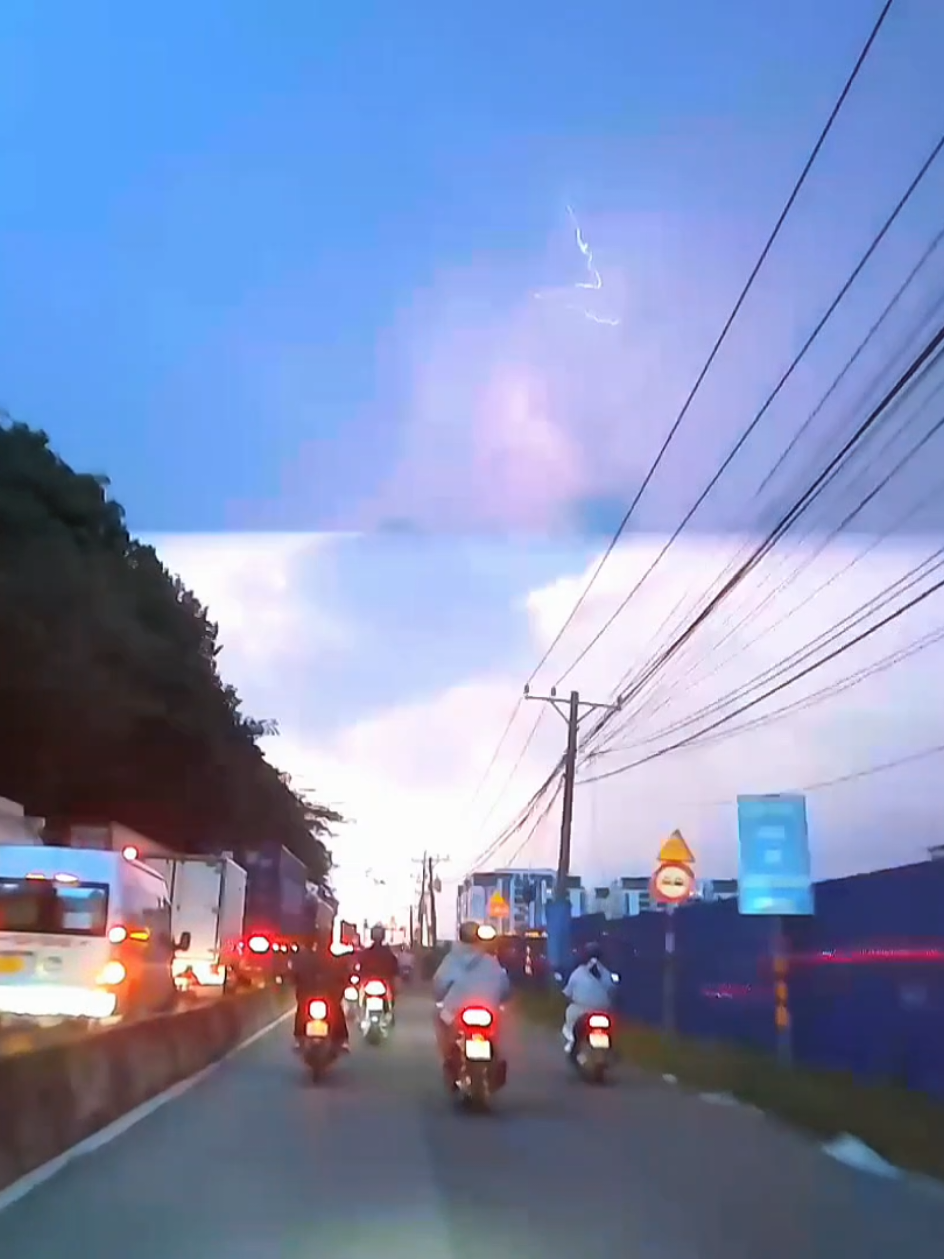 Vô tình bắt được khoảnh khắc này #xuhuong #zitek #nguyenvucamera #viral #yyluut 