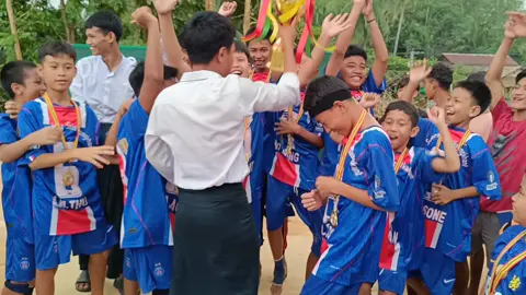 ကိုင်ကိုင်တစ်ယောက်တစ်လှည့်ကိုင်