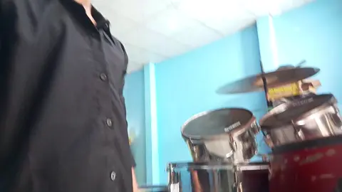 ben khách cúng trống za