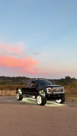 Who’s at rod run??? #rodrun #leanin #squattedtrucks🤢 #fyp #pigeonforge 