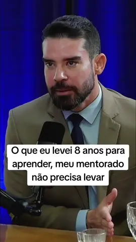 Você não precisa levar anos para descobrir sozinho aquilo que alguém que já percorreu o caminho pode te ensinar em muito menos tempo. 🚀 Esse é um dos grandes valores de uma mentoria: encurtar o caminho, evitar erros desnecessários e ter alguém experiente para direcionar os próximos passos. No vídeo, eu explico como a mentoria pode acelerar a evolução de um médico e por que ter um professor para direcionar o caminho pode fazer tanta diferença. Dr. Marlon Batista 👨‍⚕️ Médico Nutrólogo CRM: 4884/SE RQE 5440 📚 Referências: Cheston CC, Flickinger TE, Chisolm MS. Social Media Use in Medical Education: A Systematic Review. Academic Medicine. 2013. Guckian J, Utukuri M, Aslam S. Social media in undergraduate medical education: a systematic review. Medical Education. 2021. Sterling M et al. Social Media and Graduate Medical Education. Academic Medicine. 2017.