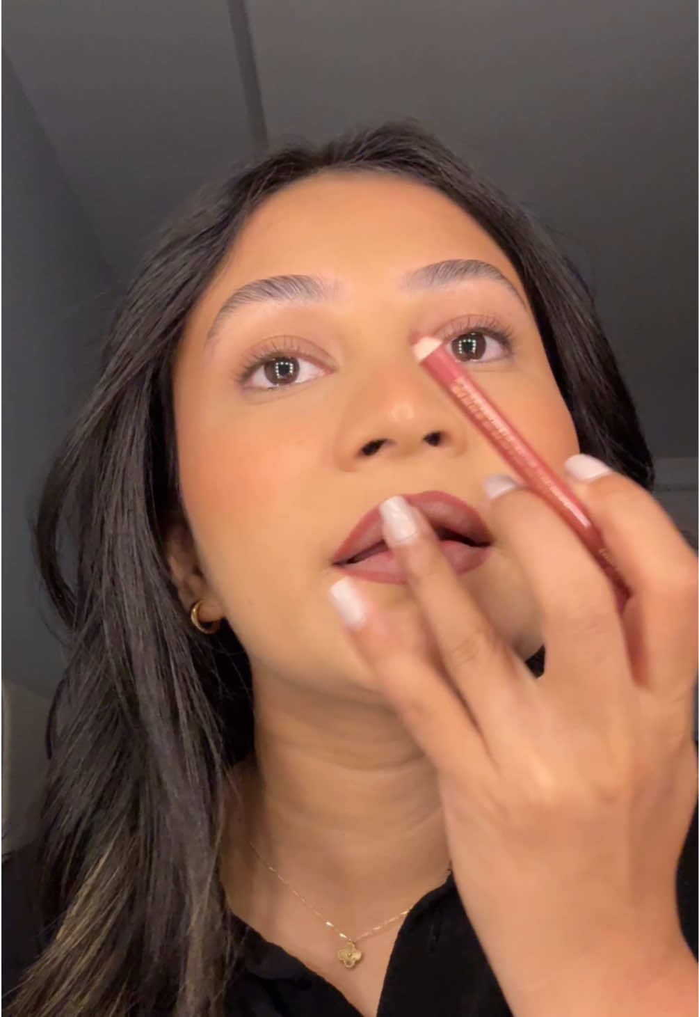@Maybelline NY lifter liner - Peaking 💗#maybelline #maybellinemakeup #lipliner #browngirlfriendly #makeuptok 