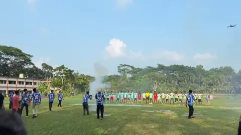 ওটরা উজিরপুর সরকারি মাধ্যমিক বিদ্যালয় প্রিমিয়ার লিগের প্রথম ম্যাচ ছিলো।দারুন একটা খেলা উপভোগ করছে দর্শকরা 