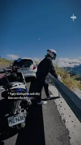 靜靜的享受著高山上千變萬化的風景 瞬間一片白霧 下一秒又是藍天白雲飄 #合歡山  #南投  #武嶺  #高山  #風景 