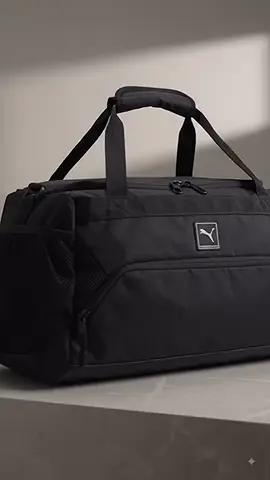 🎒🔥 Nak beg yang praktikal, tahan lasak dan sesuai untuk gaya hidup aktif? PUMA Unisex Training Medium Bag hadir dengan ruang simpanan yang luas serta reka bentuk sporty yang mudah dibawa ke mana-mana. 💪 👉 Sesuai untuk gym, sukan, travel atau kegunaan harian. Klik troli kuning sekarang sebelum stok habis! Visual AI, produk sebenar mungkin berbeza. #PumaTraining #GymBag #ActiveGear 