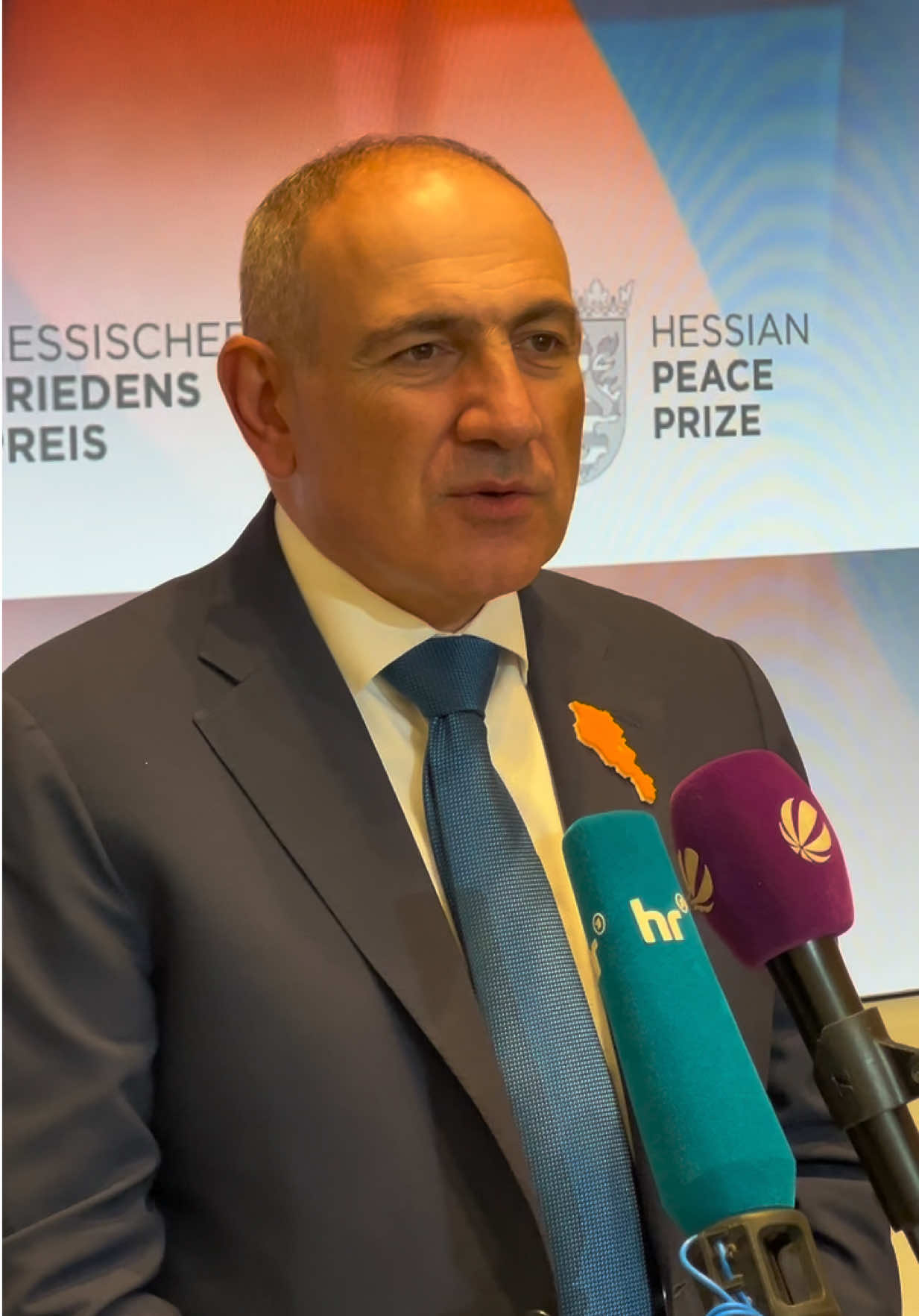 Վիսբադենում մրցանակի հանձնման արարողությունից հետո պատասխանեցի տեղի ԶԼՄ ներկայացուցիչների հարցերին 🫶❤️🇦🇲🇩🇪🫶