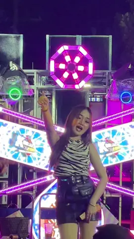 tarek melll💃💃  funkot mutiara @Hi,ini amel #dancer #karnavalpojokcampurdarat #karnavalsoundsystem #teambangsuwung 